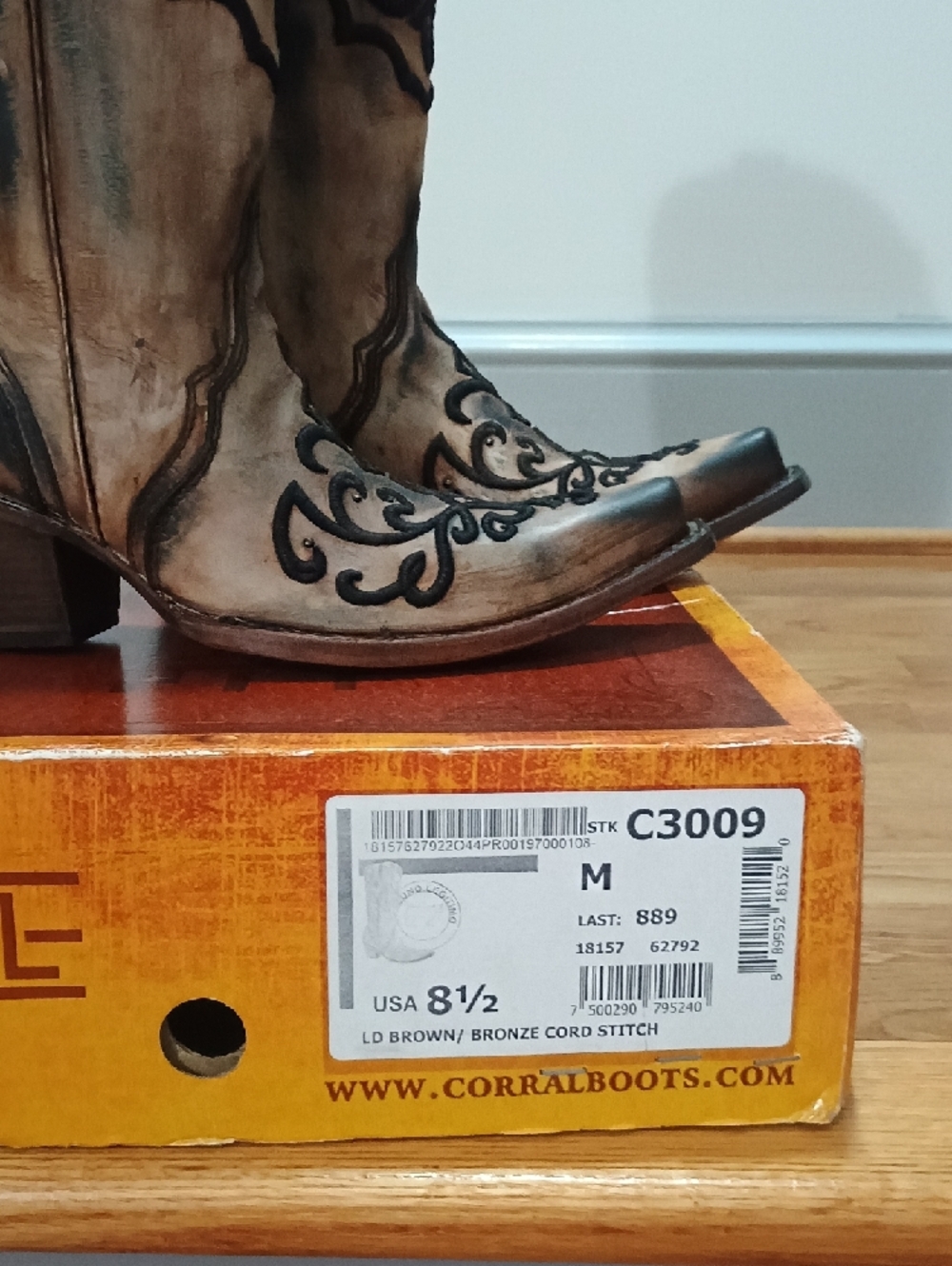 Corral Distressed Tan & Black Embroidered Western Heeled Boots - Picture 3 of 4